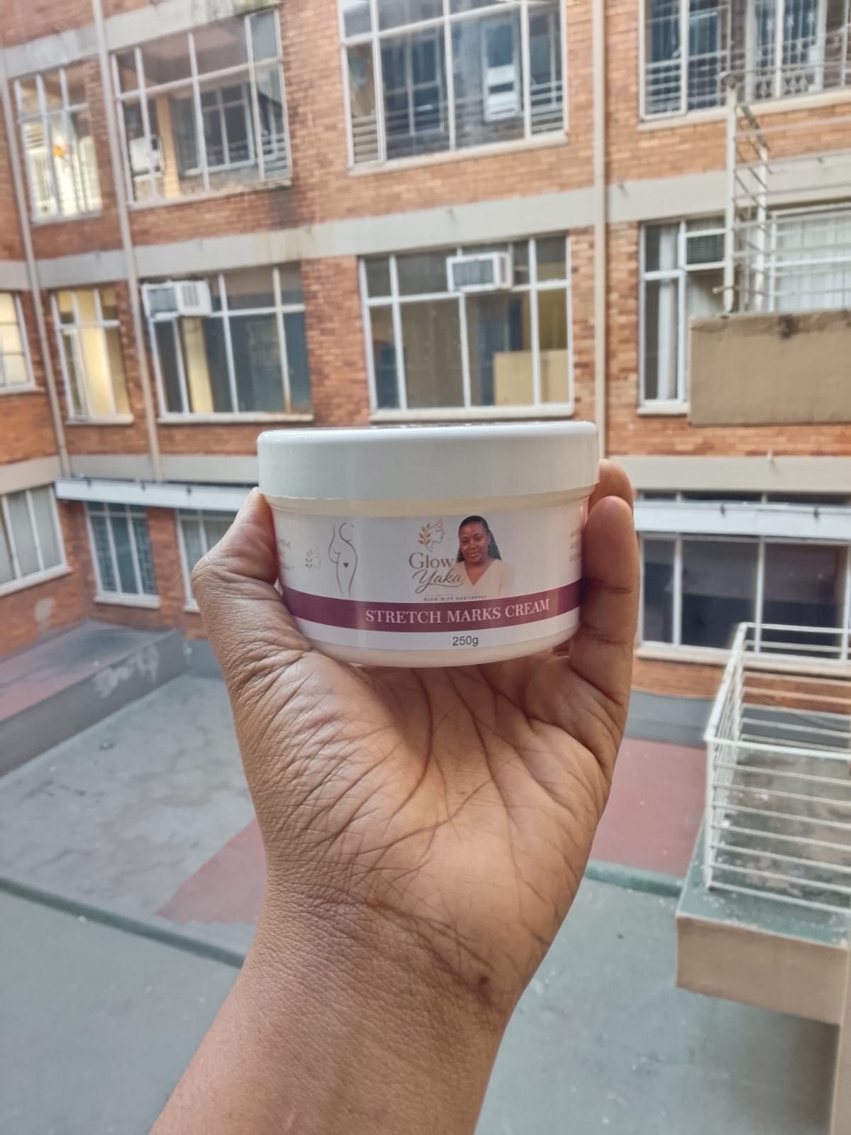 Glow Yaka Stretch Marks Cream 250g tub side label